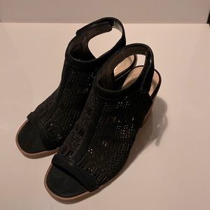 New without tag Vince Camino cut out open toe booties